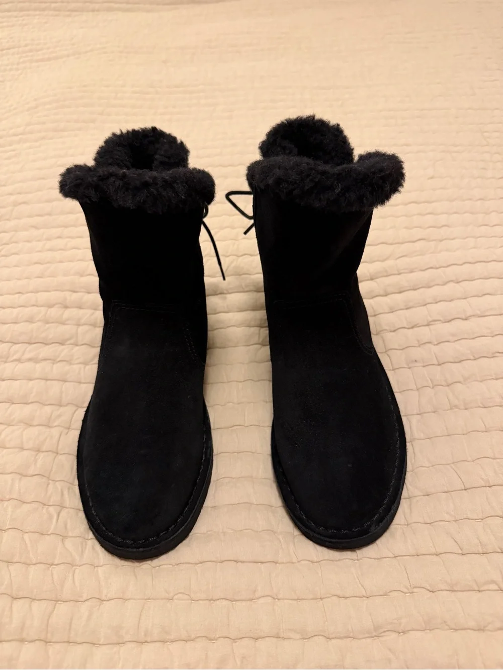 UGG Naiyah Black Suede Shearling Lace-Up Boots Size 5 – New